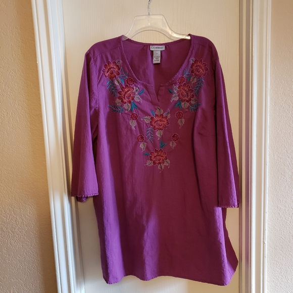 Catherine's embroidered top size 2X - Picture 3 of 5